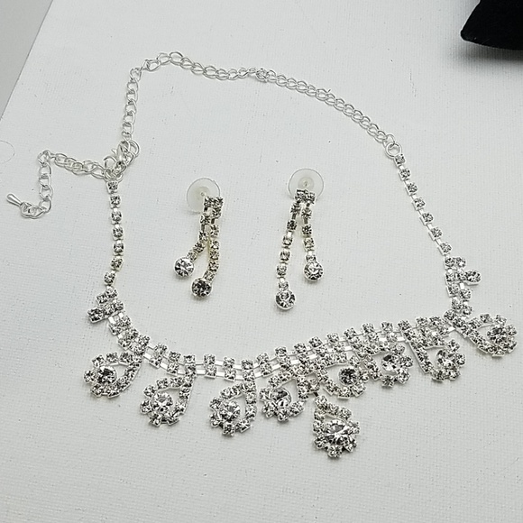Rhinestone Silver Tone 16" Necklace Earrings - Picture 1 of 3